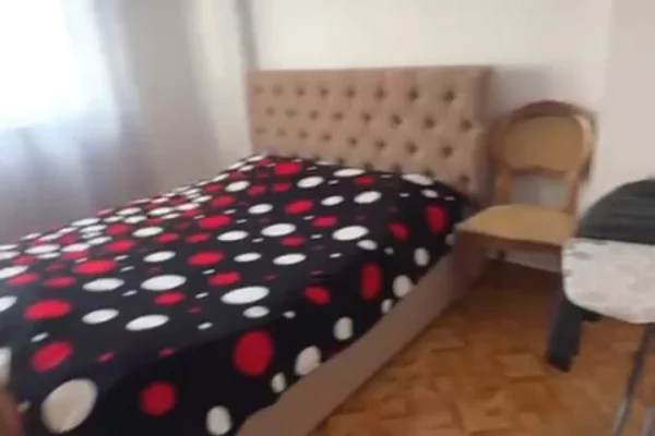 Shtepi me qera Apartament ne Tirane, 2+1, Mobilimi E mobiluar, Pagesa 500  Euro.