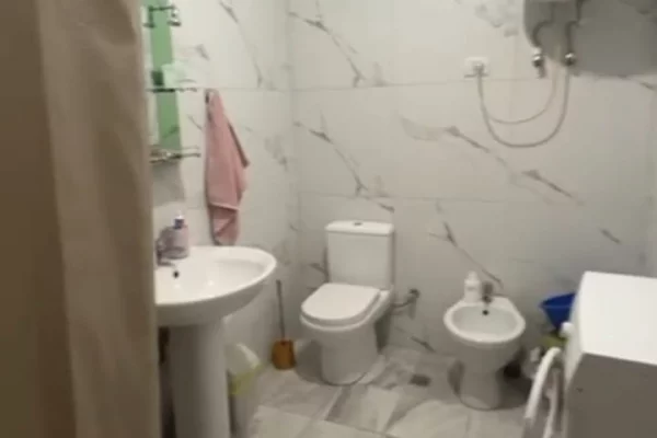 Shtepi me qera Apartament ne Tirane, 2+1, Mobilimi E mobiluar, Pagesa 500  Euro.