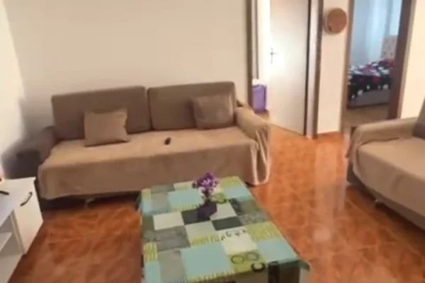 Shtepi me qera Apartament ne Tirane, 2+1, Mobilimi E mobiluar, Pagesa 500  Euro.