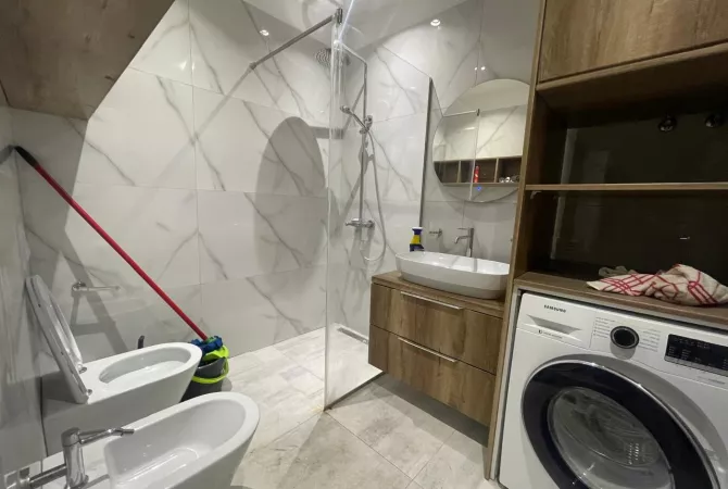 Shtepi me qera Apartament ne Tirane, 2+1, Mobilimi E mobiluar, Pagesa 65,000  Leke.