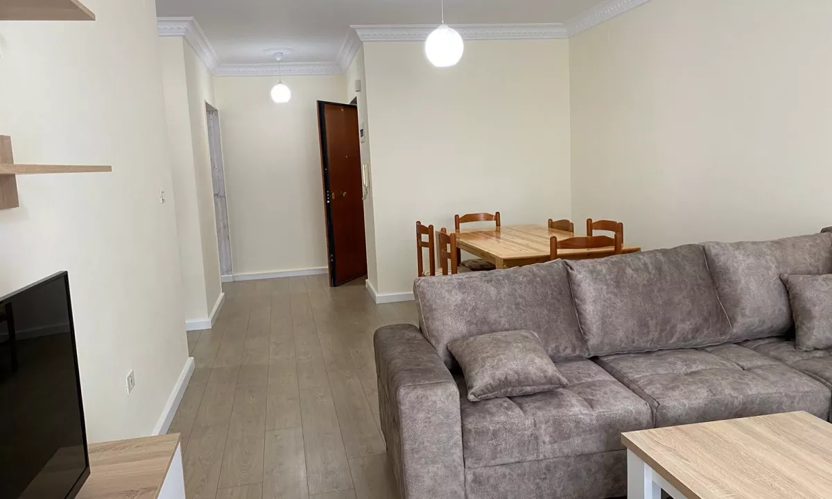 Shtepi me qera Apartament ne Tirane, 2+1, Mobilimi E mobiluar, Pagesa 55,000  Leke.