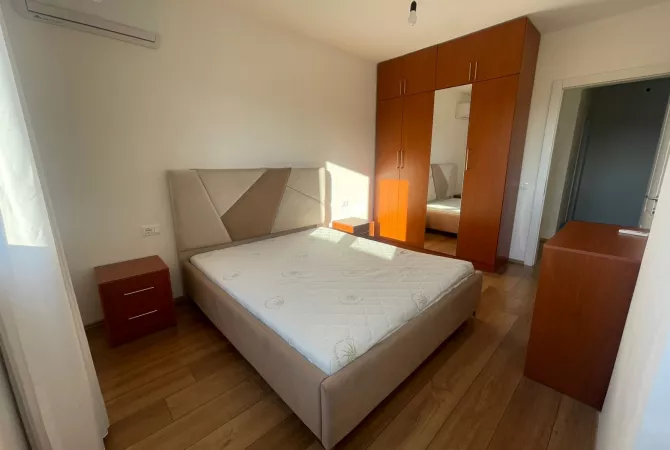 Shtepi me qera Apartament ne Tirane, 2+1, Mobilimi E mobiluar, Pagesa 55,000  Leke.