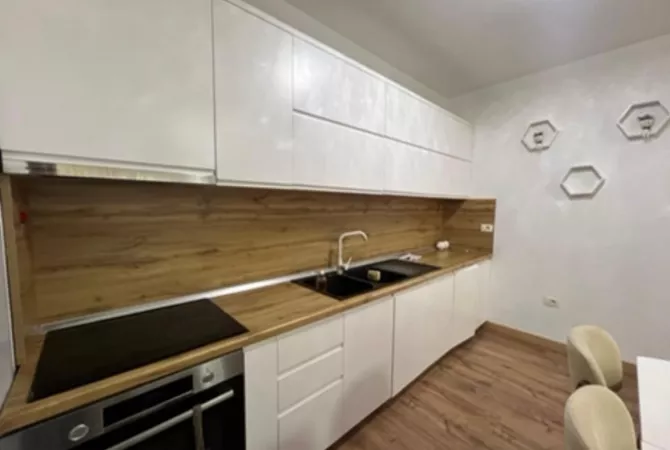 Shtepi me qera Apartament ne Tirane, 2+1, Mobilimi E mobiluar, Pagesa 800  Euro.