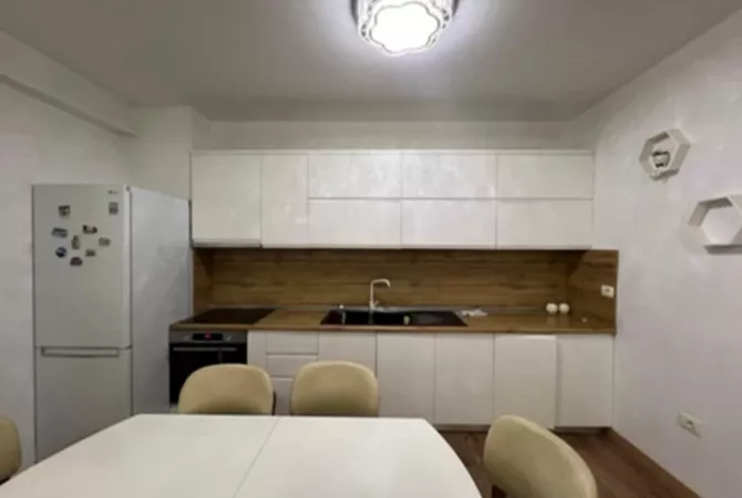Shtepi me qera Apartament ne Tirane, 2+1, Mobilimi E mobiluar, Pagesa 800  Euro.