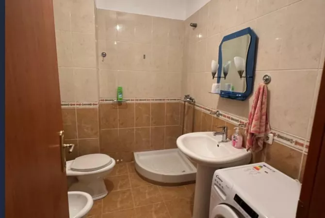 Shtepi me qera Apartament ne Tirane, 2+1, Mobilimi E mobiluar, Pagesa 45,000  Leke.