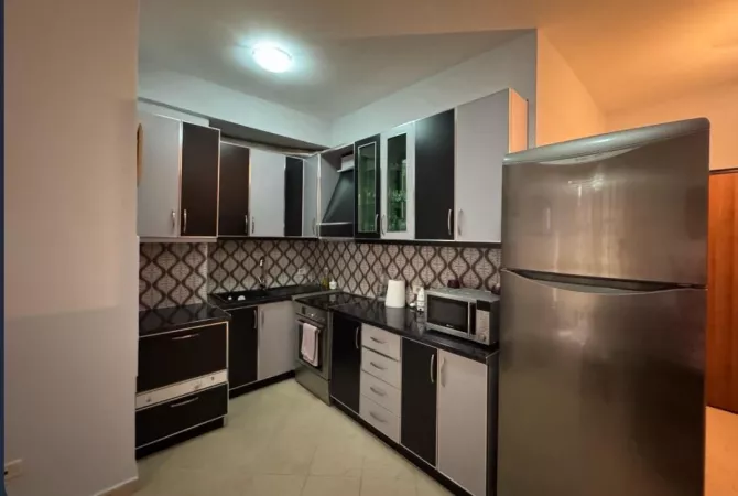 Shtepi me qera Apartament ne Tirane, 2+1, Mobilimi E mobiluar, Pagesa 45,000  Leke.