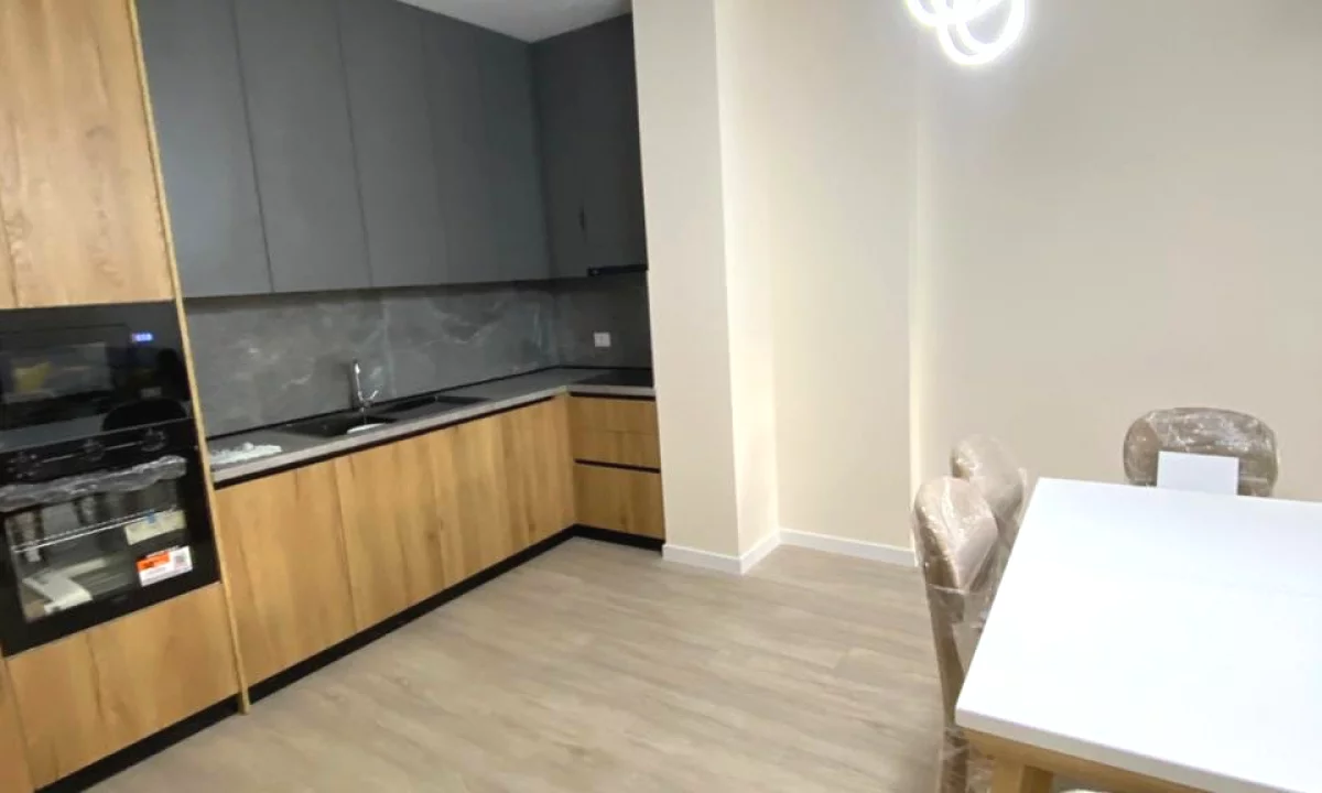 Shtepi me qera Apartament ne Tirane, 2+1, Mobilimi E mobiluar, Pagesa 1,300  Euro.