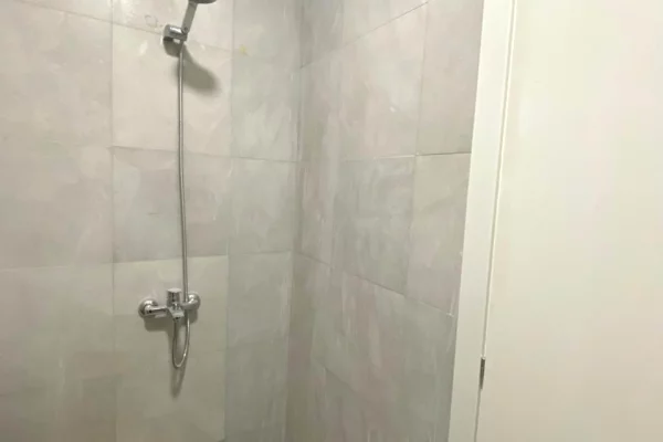 Shtepi me qera Apartament ne Tirane, 2+1, Mobilimi E mobiluar, Pagesa 1,300  Euro.