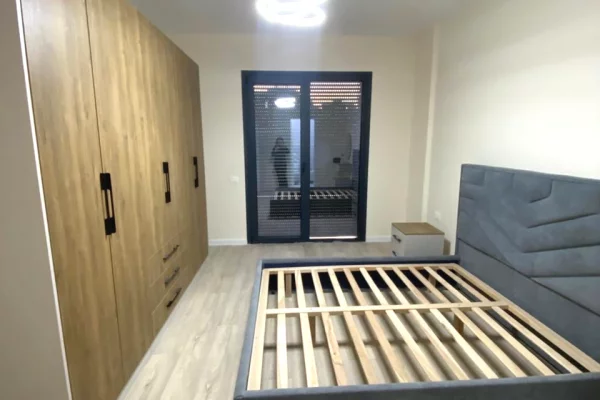 Shtepi me qera Apartament ne Tirane, 2+1, Mobilimi E mobiluar, Pagesa 1,300  Euro.