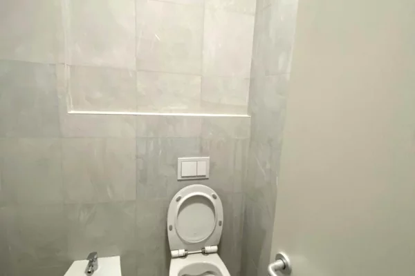 Shtepi me qera Apartament ne Tirane, 2+1, Mobilimi E mobiluar, Pagesa 1,300  Euro.