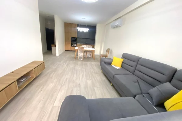 Shtepi me qera Apartament ne Tirane, 2+1, Mobilimi E mobiluar, Pagesa 1,300  Euro.