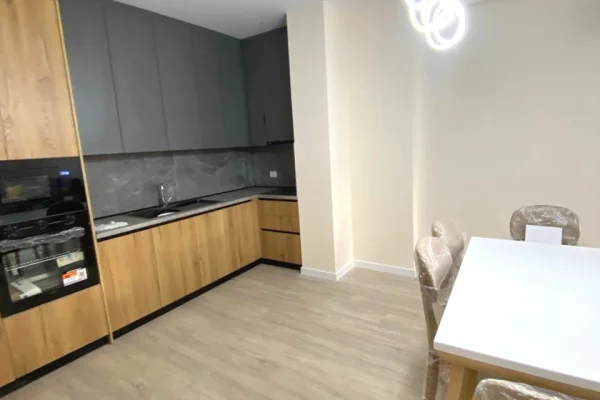 Jepet me qera 2+2+1 verande 