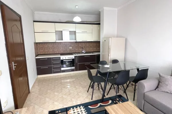 Shtepi me qera Apartament ne Tirane, 1+1, Mobilimi E mobiluar, Pagesa 40,000  Leke.