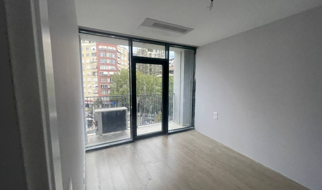 Jepet me qera Apartamenti 1+1 per ambient biznesi  Cmimi : 800 mije leke netto, Lake view residence 