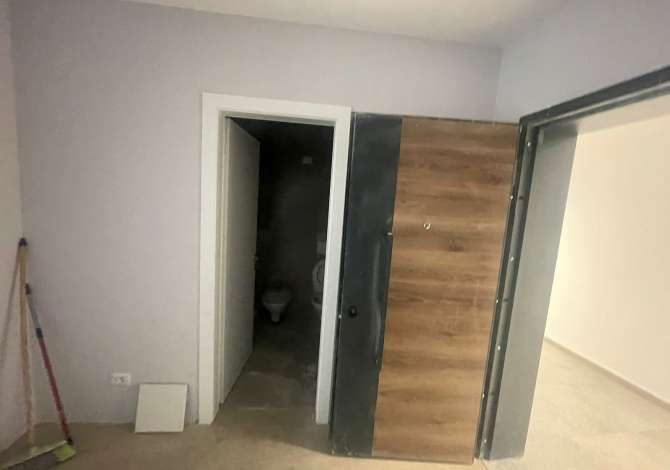 Jepet me qera Apartamenti 1+1 per ambient biznesi  Cmimi : 800 mije leke netto, Lake view residence 