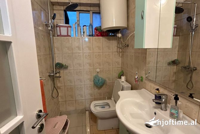 Shtepi ne shitje Apartament ne Tirane, 2+1, Mobilimi E mobiluar, Pagesa 92,000  Euro.