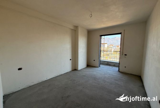 Shtepi ne shitje Apartament ne Tirane, 1+1, Mobilimi Bosh, pa mobiluar, Pagesa 79,000  Euro.