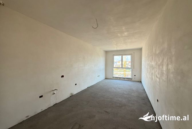 Shtepi ne shitje Apartament ne Tirane, 1+1, Mobilimi Bosh, pa mobiluar, Pagesa 100,260  Euro.