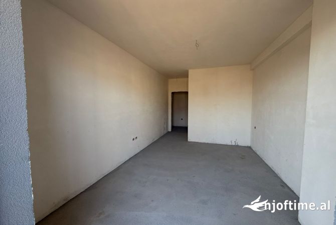 Shtepi ne shitje Apartament ne Tirane, 1+1, Mobilimi Bosh, pa mobiluar, Pagesa 100,260  Euro.