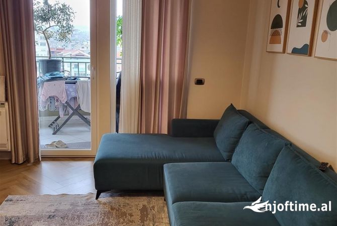 Jepet me qera Apartamenti 1+1 , Konpleksi Grand prane Ish Tregut Elektrik 500 mije leke 