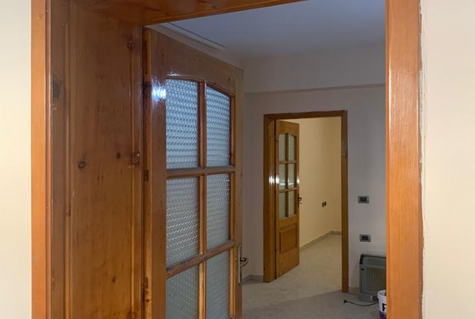 Jepet me qera Ambient Biznesi 1+1 , 21 Dhjetori ( rruga Muhamet Gjollesha 500euro