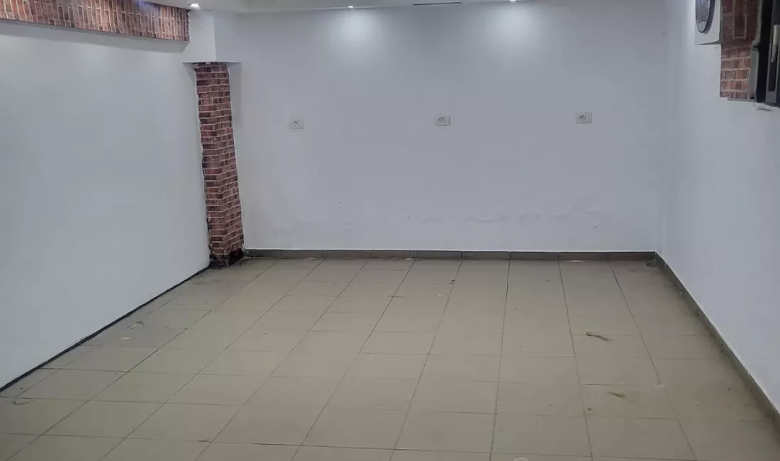 Jepet me qera dyqan tek Komuna e Parisit, prane bar Oslo