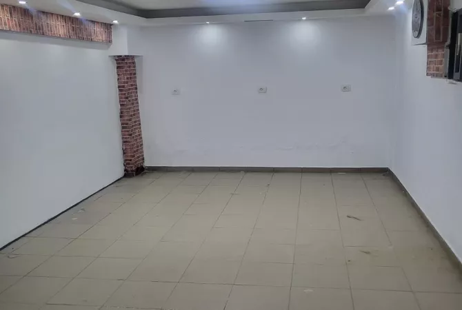 Jepet me qera dyqan tek Komuna e Parisit, prane bar Oslo