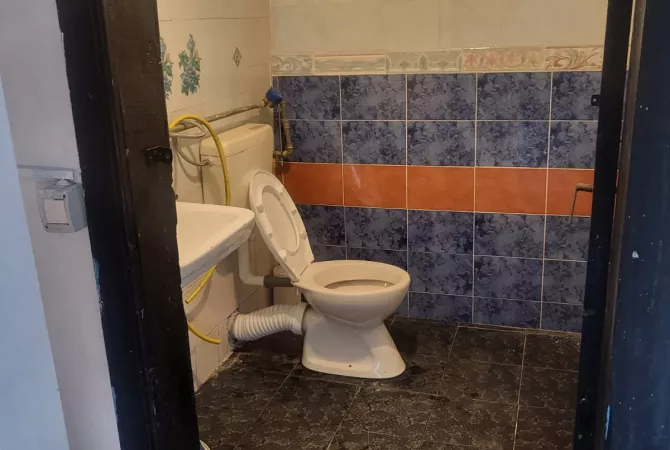 Jepet me qera dyqan tek Komuna e Parisit, prane bar Oslo