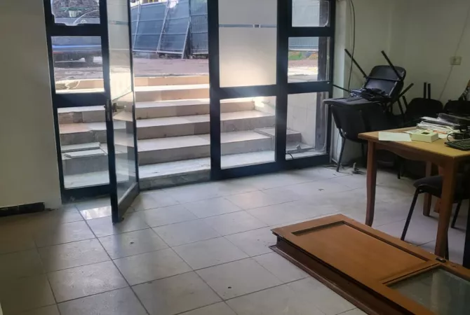 Jepet me qera dyqan tek Komuna e Parisit, prane bar Oslo