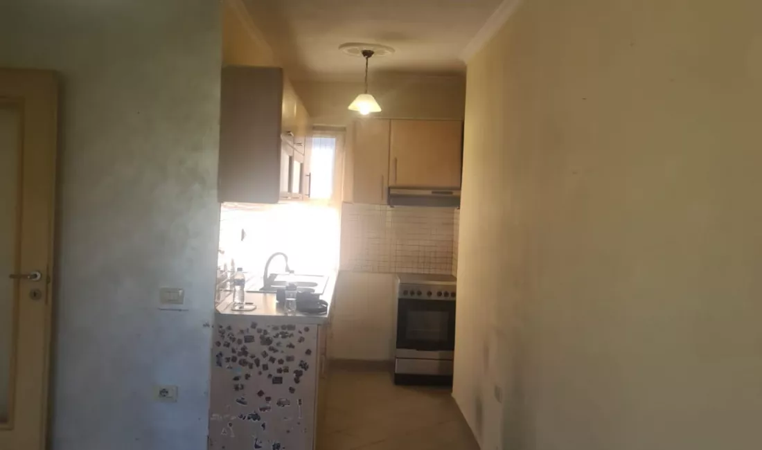 Shtepi ne shitje Apartament ne Tirane, 1+1, Mobilimi Bosh, pa mobiluar, Pagesa 110,000  Euro.