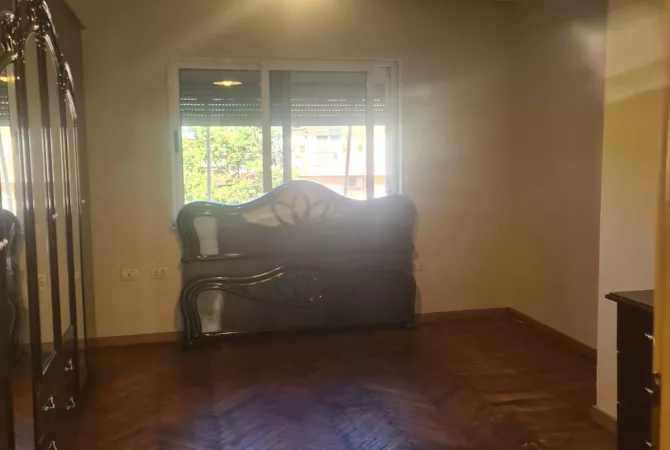 Shtepi ne shitje Apartament ne Tirane, 1+1, Mobilimi Bosh, pa mobiluar, Pagesa 110,000  Euro.