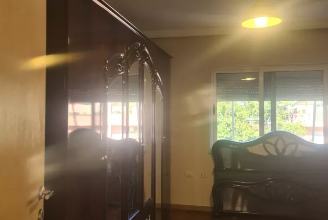 Shtepi ne shitje Apartament ne Tirane, 1+1, Mobilimi Bosh, pa mobiluar, Pagesa 110,000  Euro.