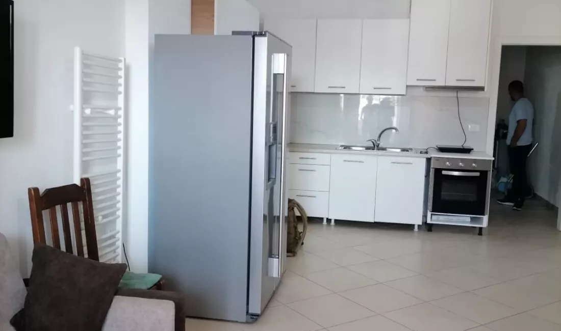 Shtepi me qera Apartament ne Tirane, 2+1, Mobilimi E mobiluar, Pagesa 300  Euro.
