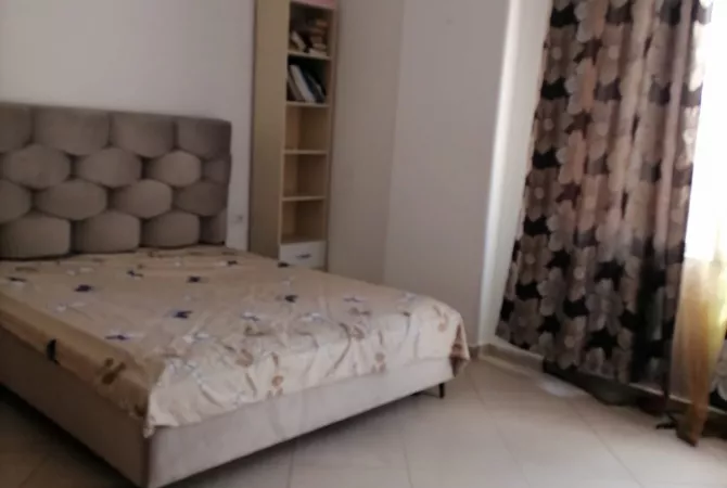Shtepi me qera Apartament ne Tirane, 2+1, Mobilimi E mobiluar, Pagesa 300  Euro.