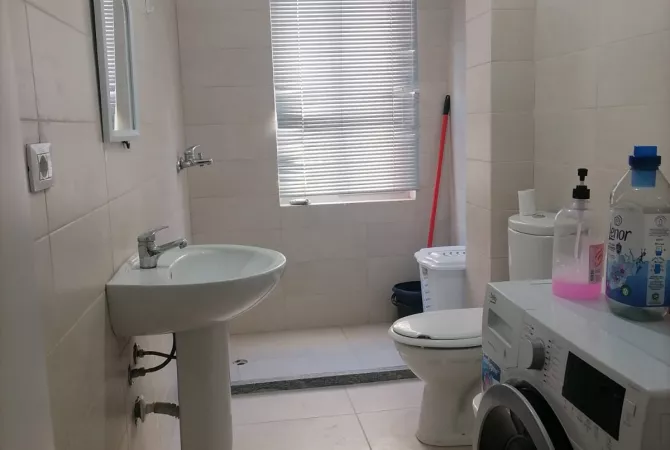 Shtepi me qera Apartament ne Tirane, 2+1, Mobilimi E mobiluar, Pagesa 300  Euro.