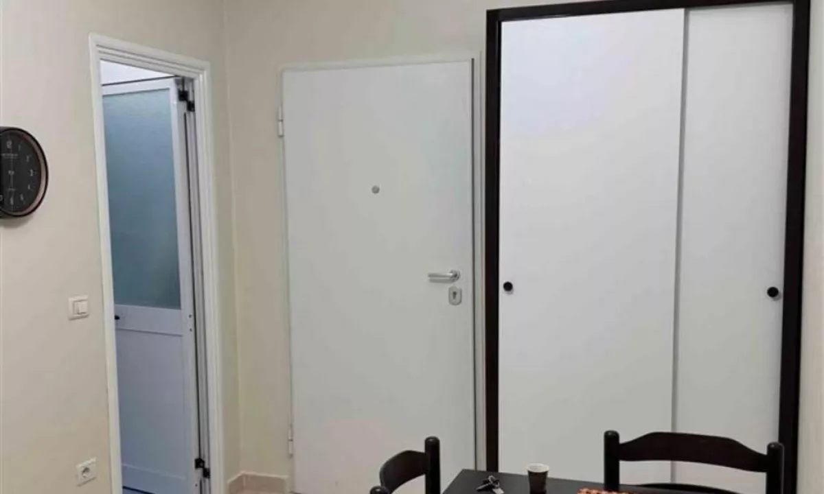 Shtepi me qera Apartament ne Tirane, 1+1, Mobilimi E mobiluar, Pagesa 40,000  Leke.