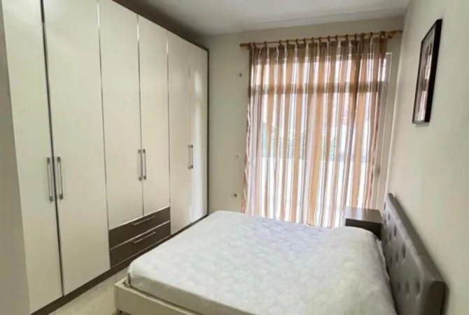 Shtepi me qera Apartament ne Tirane, 1+1, Mobilimi E mobiluar, Pagesa 40,000  Leke.