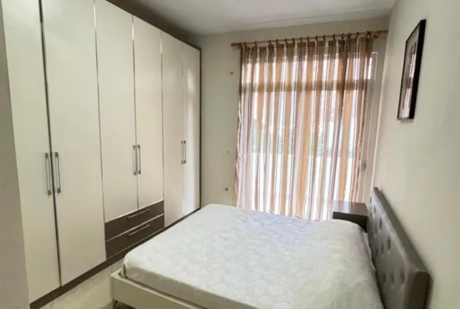 Shtepi me qera Apartament ne Tirane, 1+1, Mobilimi E mobiluar, Pagesa 40,000  Leke.