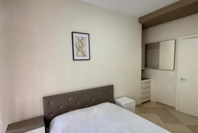 Shtepi me qera Apartament ne Tirane, 1+1, Mobilimi E mobiluar, Pagesa 40,000  Leke.