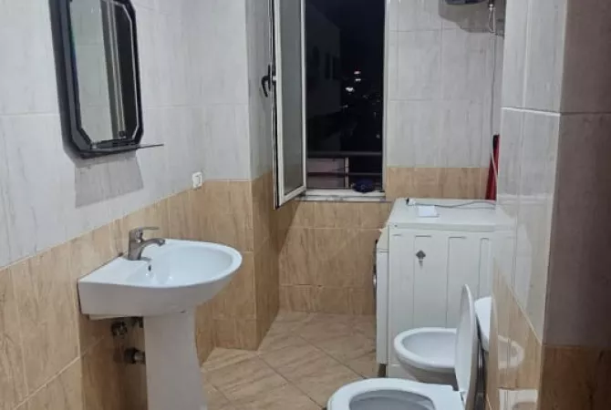 Shtepi ne shitje Apartament ne Tirane, 1+1, Mobilimi E mobiluar, Pagesa 100,000  Euro.