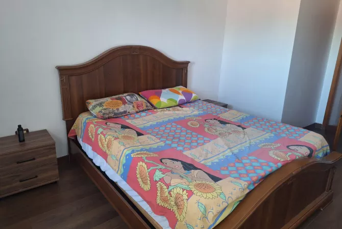 Shtepi ne shitje Apartament ne Tirane, 2+1, Mobilimi E mobiluar, Pagesa 192,000  Euro.
