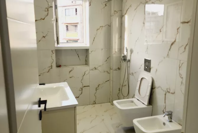 Shtepi ne shitje Apartament ne Tirane, 2+1, Mobilimi E mobiluar, Pagesa 155,000  Euro.