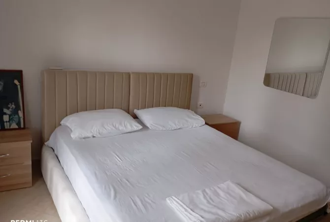 Shtepi me qera Apartament ne Tirane, 2+1, Mobilimi E mobiluar, Pagesa 40,000  Leke.