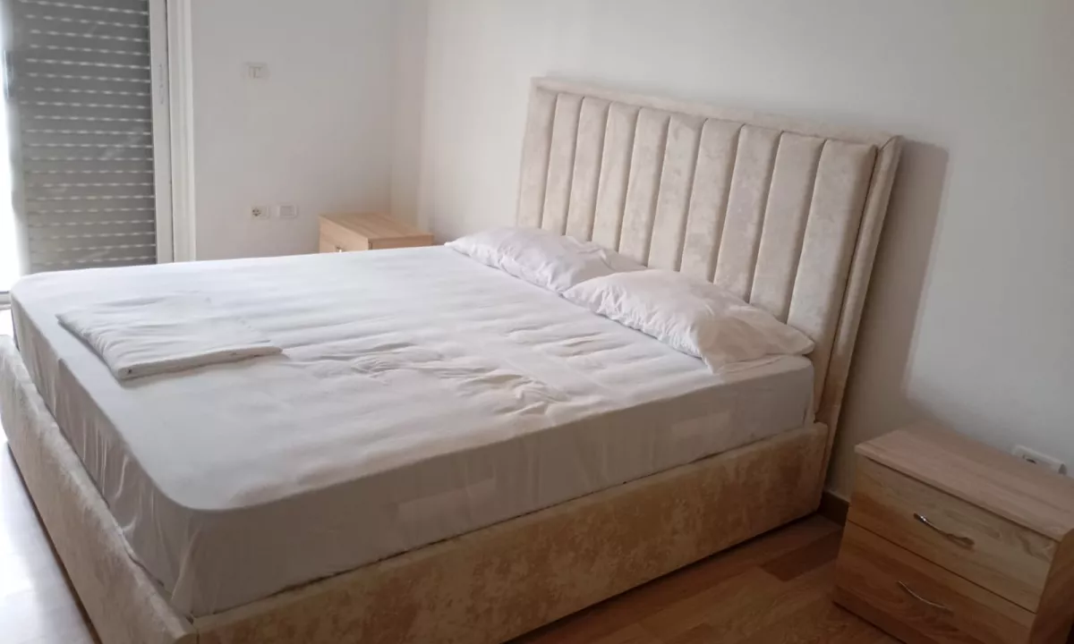 Shtepi me qera Apartament ne Tirane, 2+1, Mobilimi E mobiluar, Pagesa 40,000  Leke.
