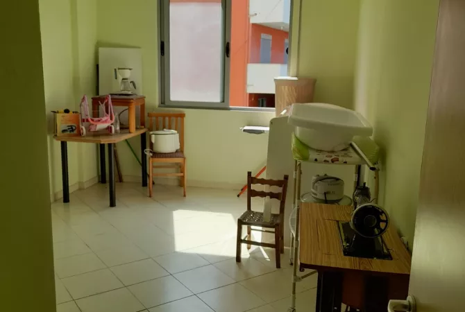 Shtepi me qera Apartament ne Tirane, 2+1, Mobilimi E mobiluar, Pagesa 500  Euro.