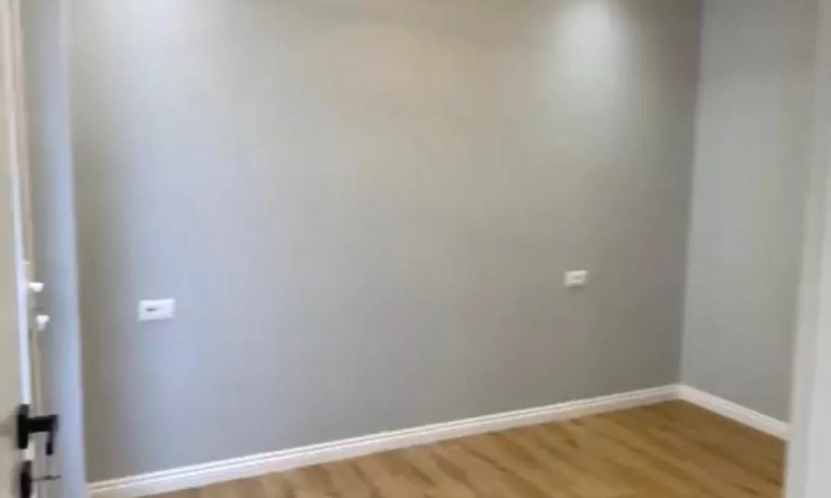 Shtepi ne shitje Apartament ne Tirane, 1+1, Mobilimi Bosh, pa mobiluar, Pagesa 98,000  Euro.