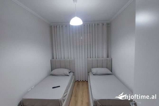 Shtepi me qera Apartament ne Tirane, 2+1, Mobilimi E mobiluar, Pagesa 400  Euro.