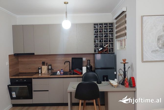 Shtepi me qera Apartament ne Tirane, 2+1, Mobilimi E mobiluar, Pagesa 400  Euro.