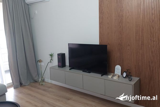 Shtepi me qera Apartament ne Tirane, 2+1, Mobilimi E mobiluar, Pagesa 400  Euro.