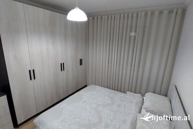 Shtepi me qera Apartament ne Tirane, 2+1, Mobilimi E mobiluar, Pagesa 400  Euro.